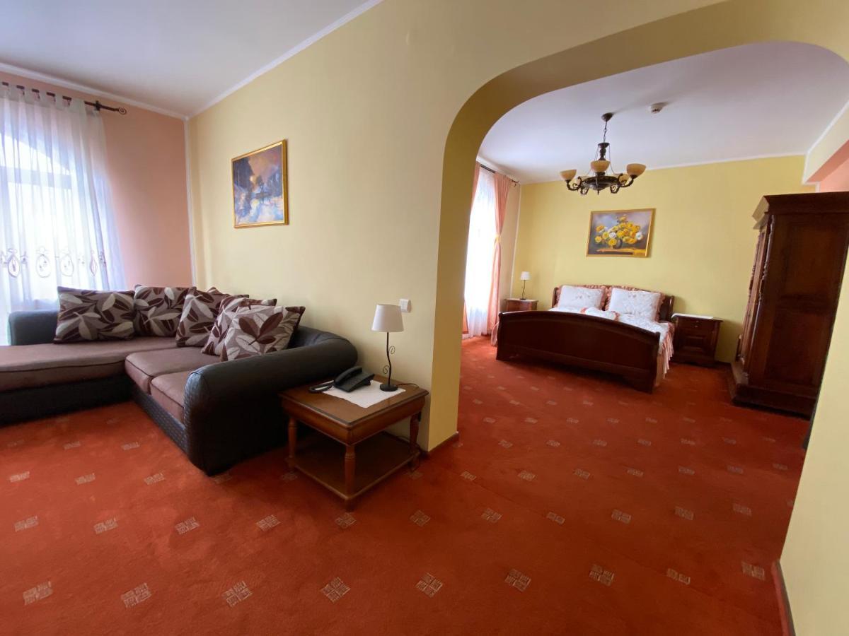Pensiunea Crocus - Sauna & Billiard Poiana Brasov Extérieur photo
